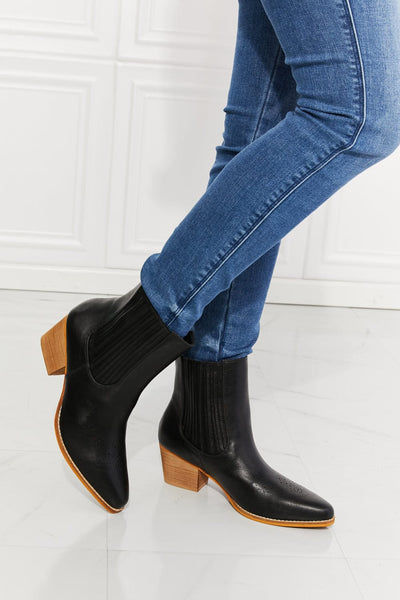 Trendsi Shoes Black / 6 MMShoes Love the Journey Stacked Heel Chelsea Boot in Black