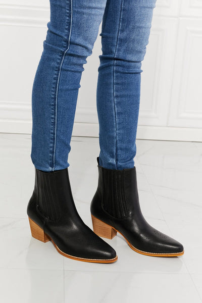 Trendsi Shoes MMShoes Love the Journey Stacked Heel Chelsea Boot in Black