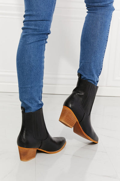 Trendsi Shoes MMShoes Love the Journey Stacked Heel Chelsea Boot in Black